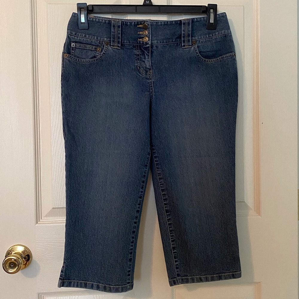 Ann Taylor woman’s Capri jeans